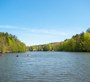 Kajakfahrer auf dem See