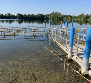 Badesee mit barrierefreiem Steg