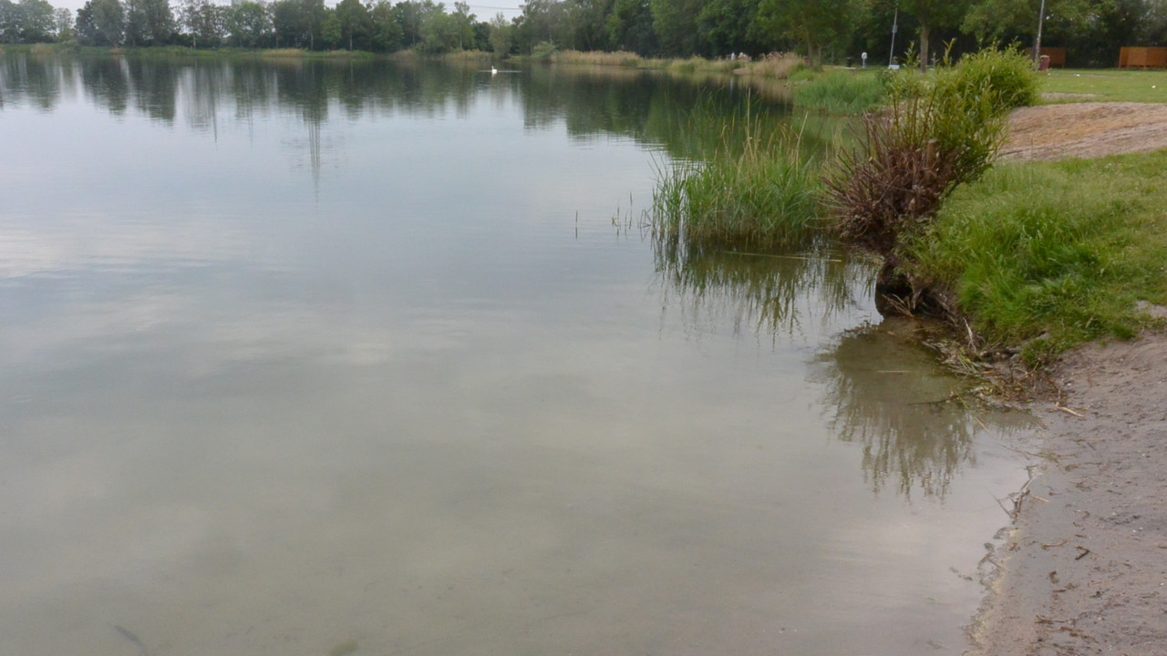 Blick am Ufer entlang