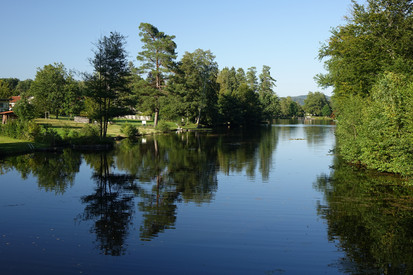 Der Sägmühlweiher ist idyllisch gelegen