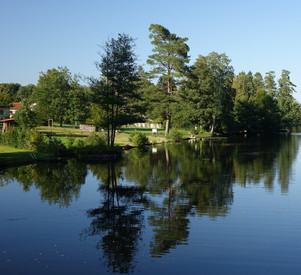 Der Sägmühlweiher ist idyllisch gelegen