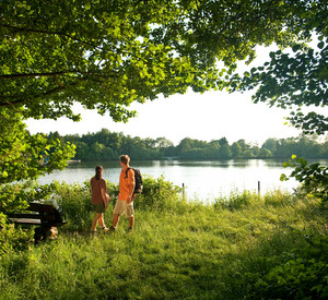 Ausflügler am Postweiher