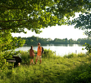 Ausflügler am Postweiher