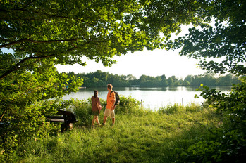 Ausflügler am Postweiher