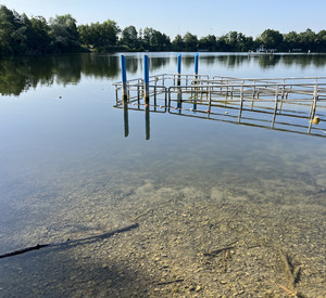 Badesee mit barrierefreiem Steg